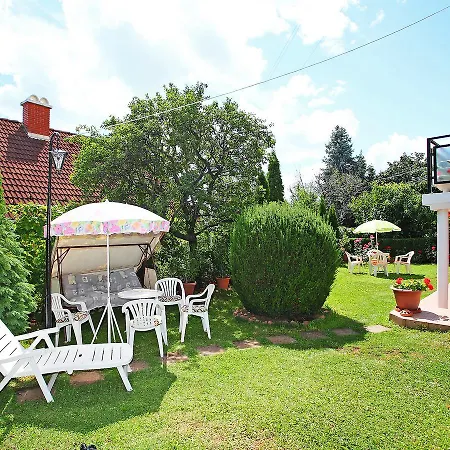 Hébergement de vacances Holiday Flora 1 *