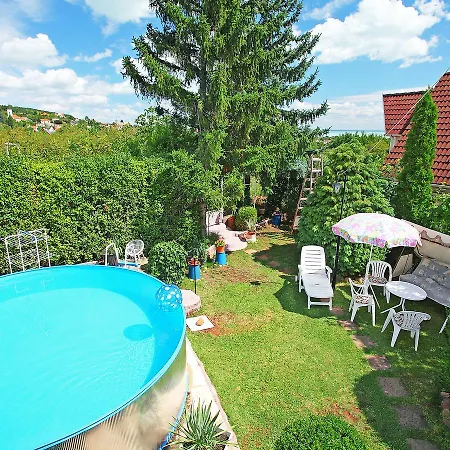 Hébergement de vacances Holiday Flora 1 *