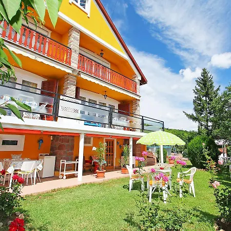 Hébergement de vacances Holiday Flora 1 *