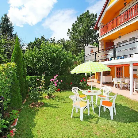 Hébergement de vacances Holiday Flora 1 *